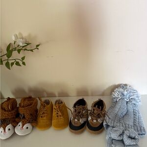 Baby shoes and beanie